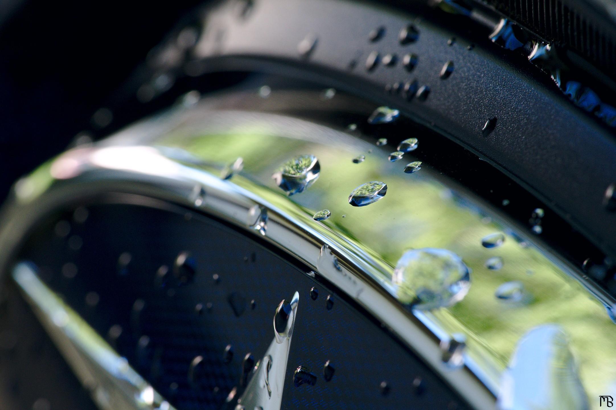 Subaru logo with some water drops (not a sponsor)