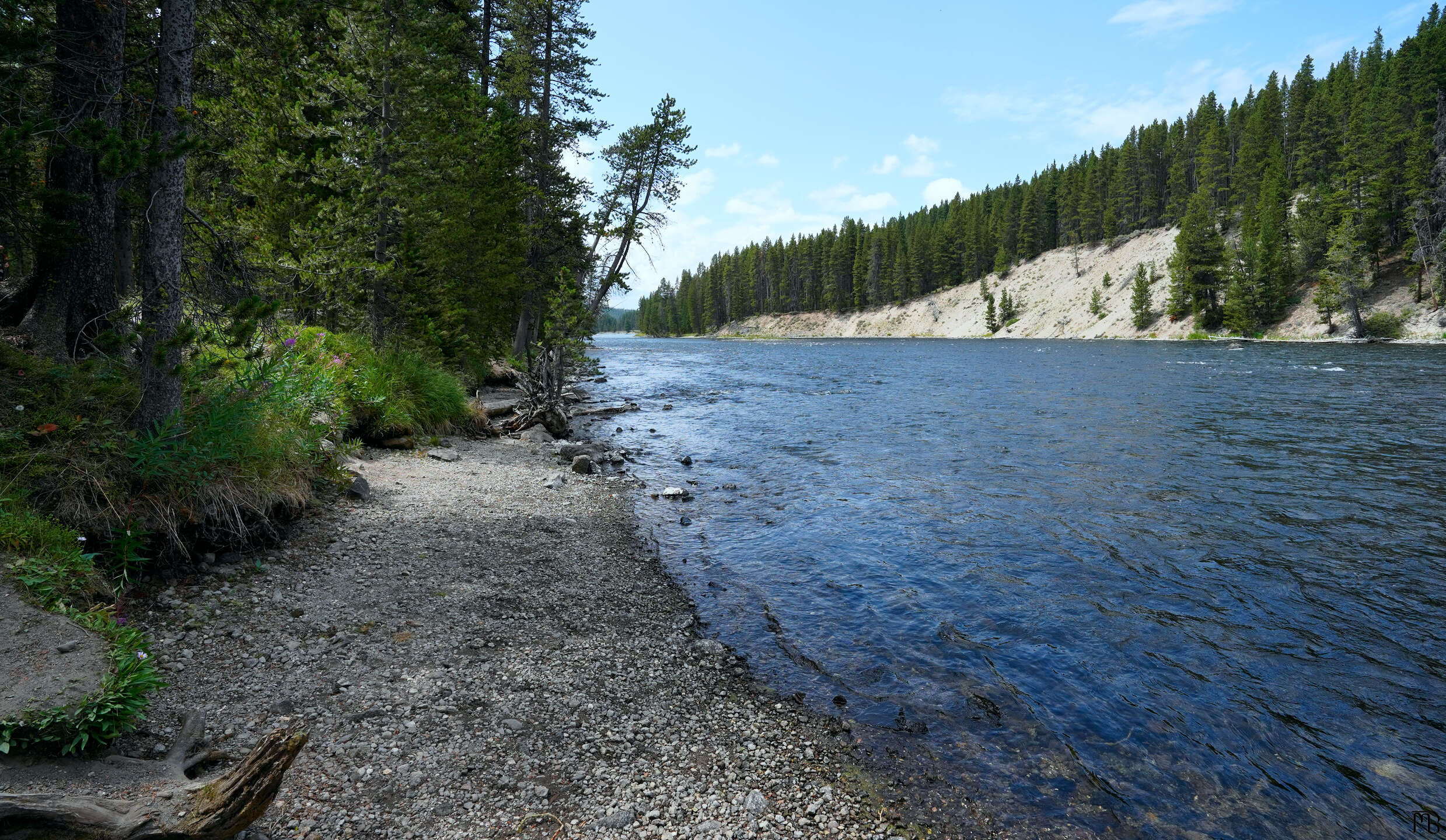 Blue river at Yellostone