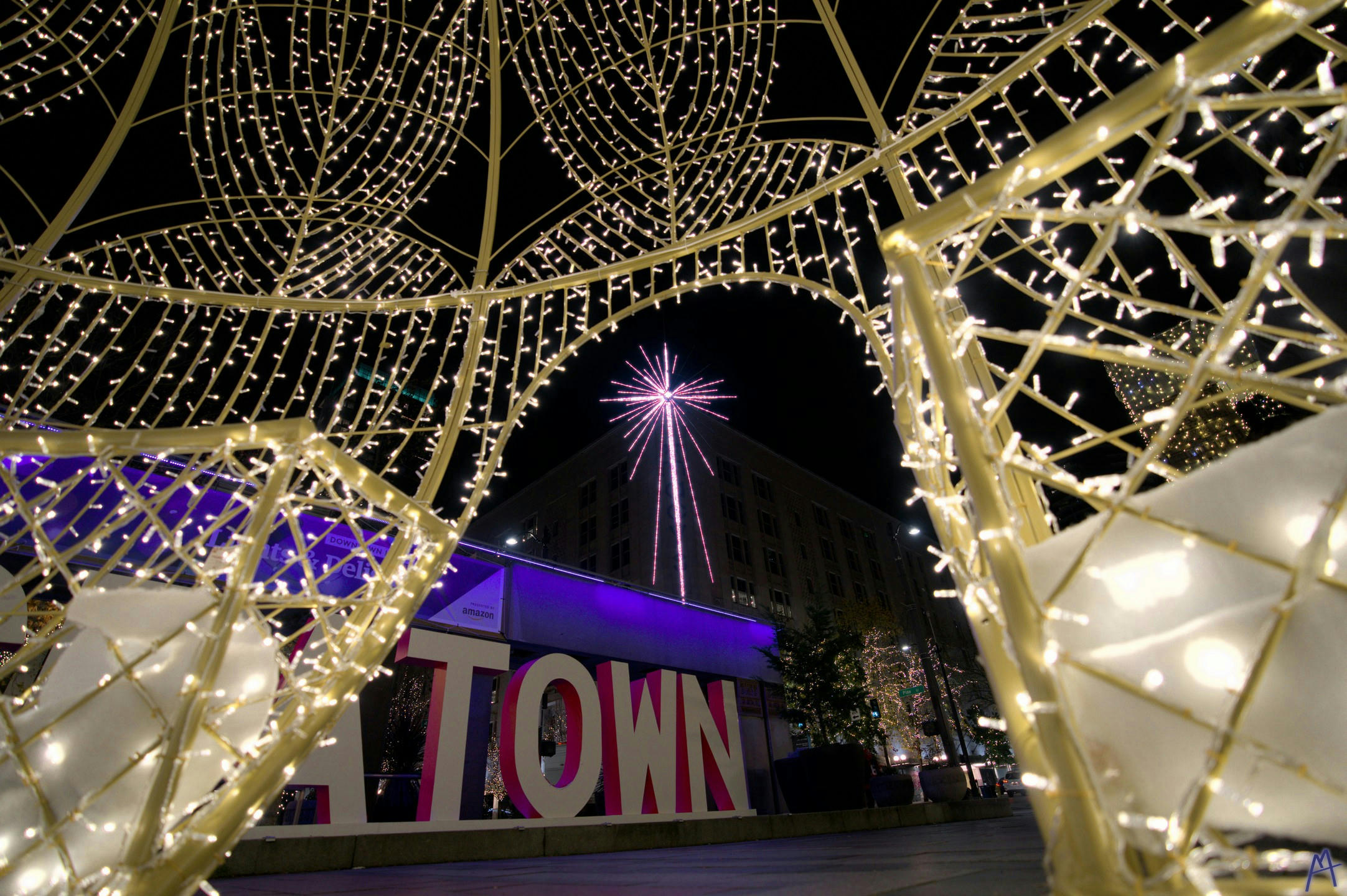 Opening of globe of yellow Christmas lights with purple North star