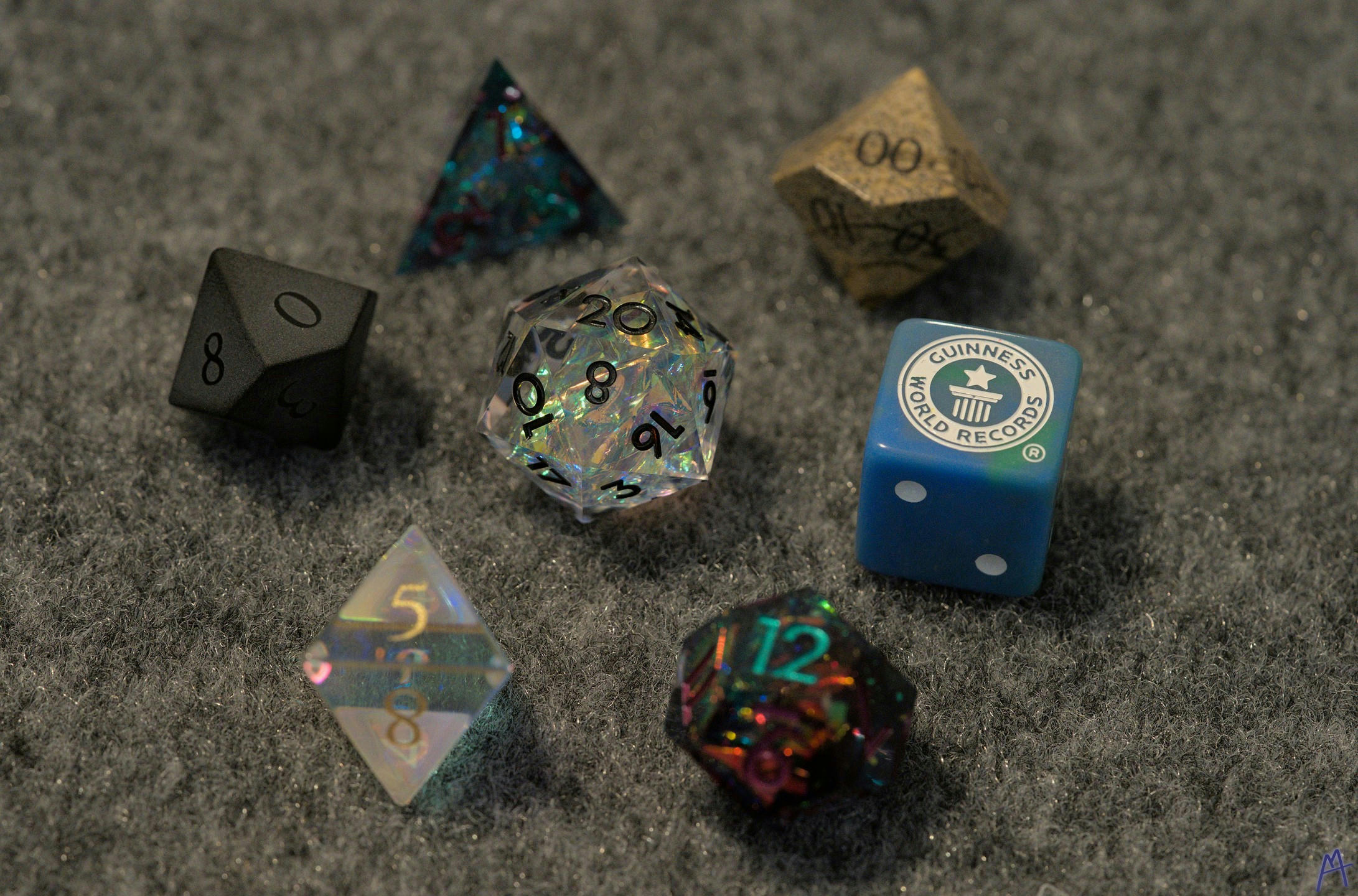 A star of multicolored dice