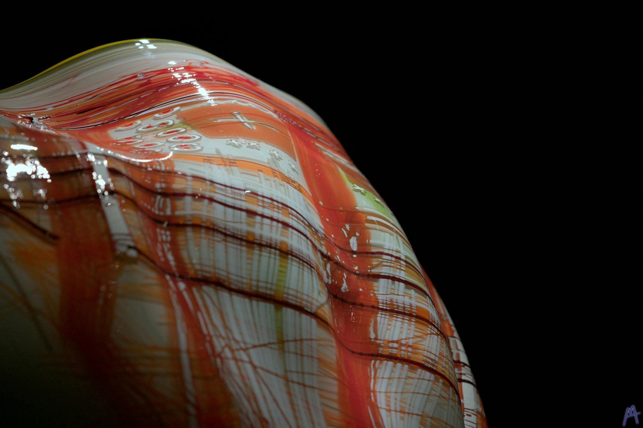 Red and yellow shell like glass bowl