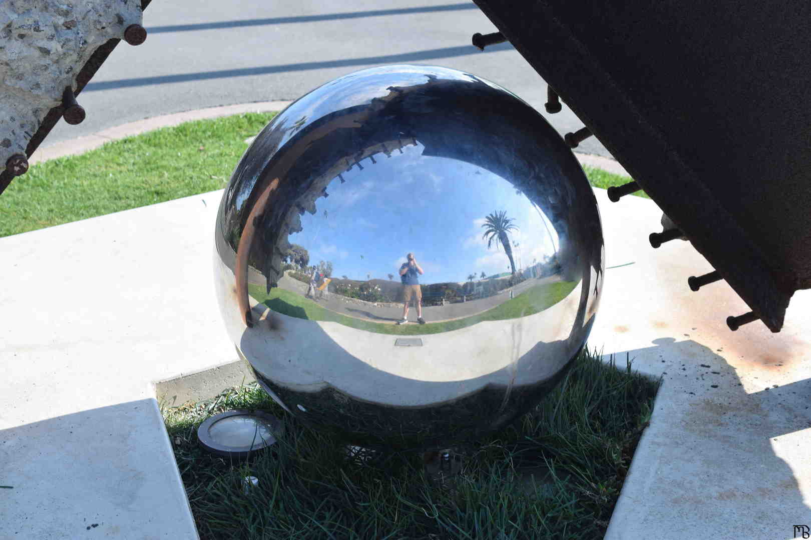 Reflective ball